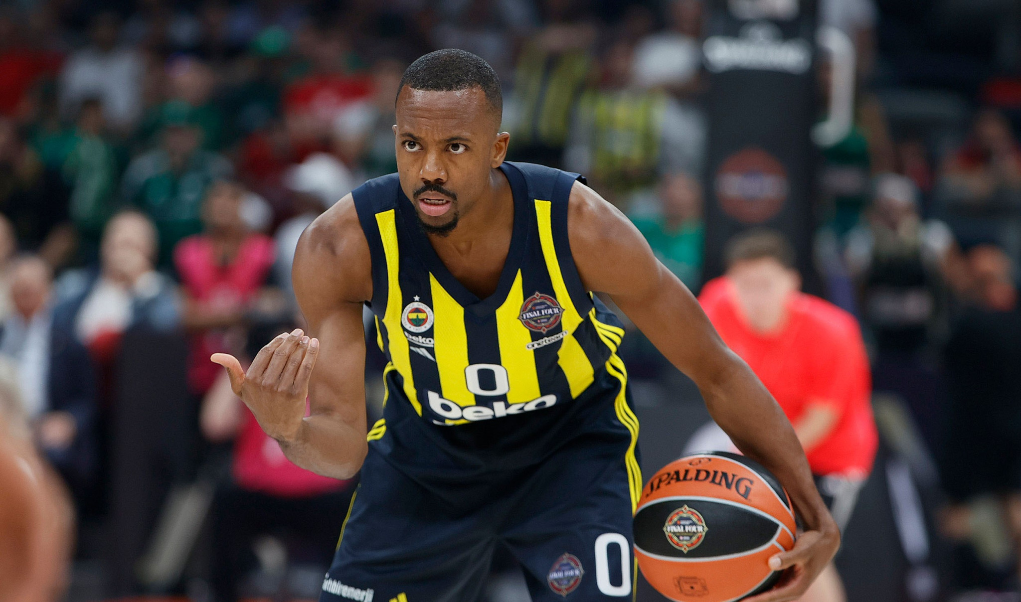 Παρελθόν από την Φενέρμπαχτσε ο Έρικ ΜακΚόλουμ