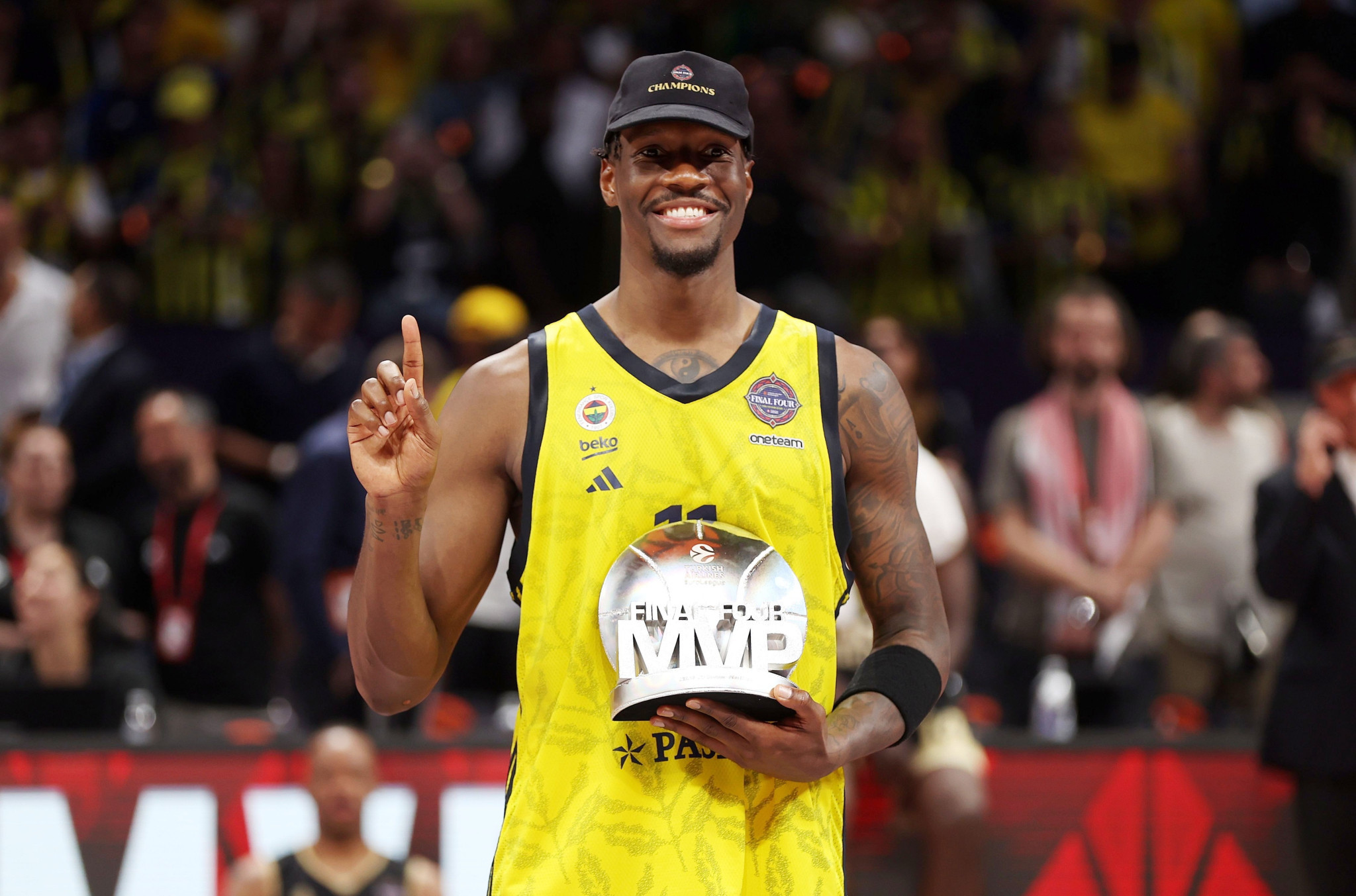 Το buy out του Χέις-Ντέιβις ανοίγει τον δρόμο για... Μίτσιτς και μεγάλες κινήσεις στην Φενέρμπαχτσε