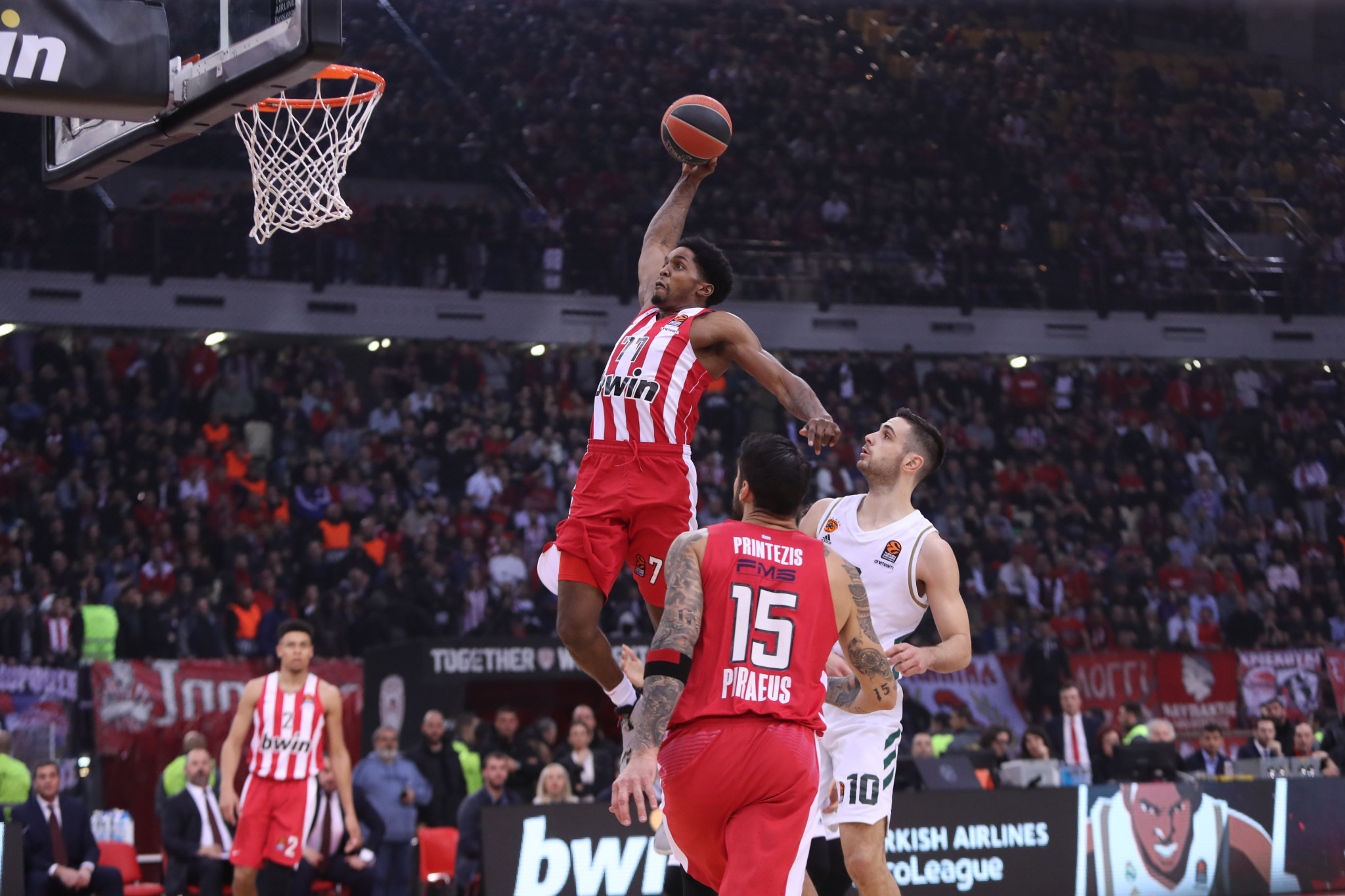 Η ιστορία αγάπης ανάμεσα σε ΜακΚίσικ και Ολυμπιακό συνεχίζεται - Έτσι συστήθηκε στο ΣΕΦ ο «Shaq-Attack»