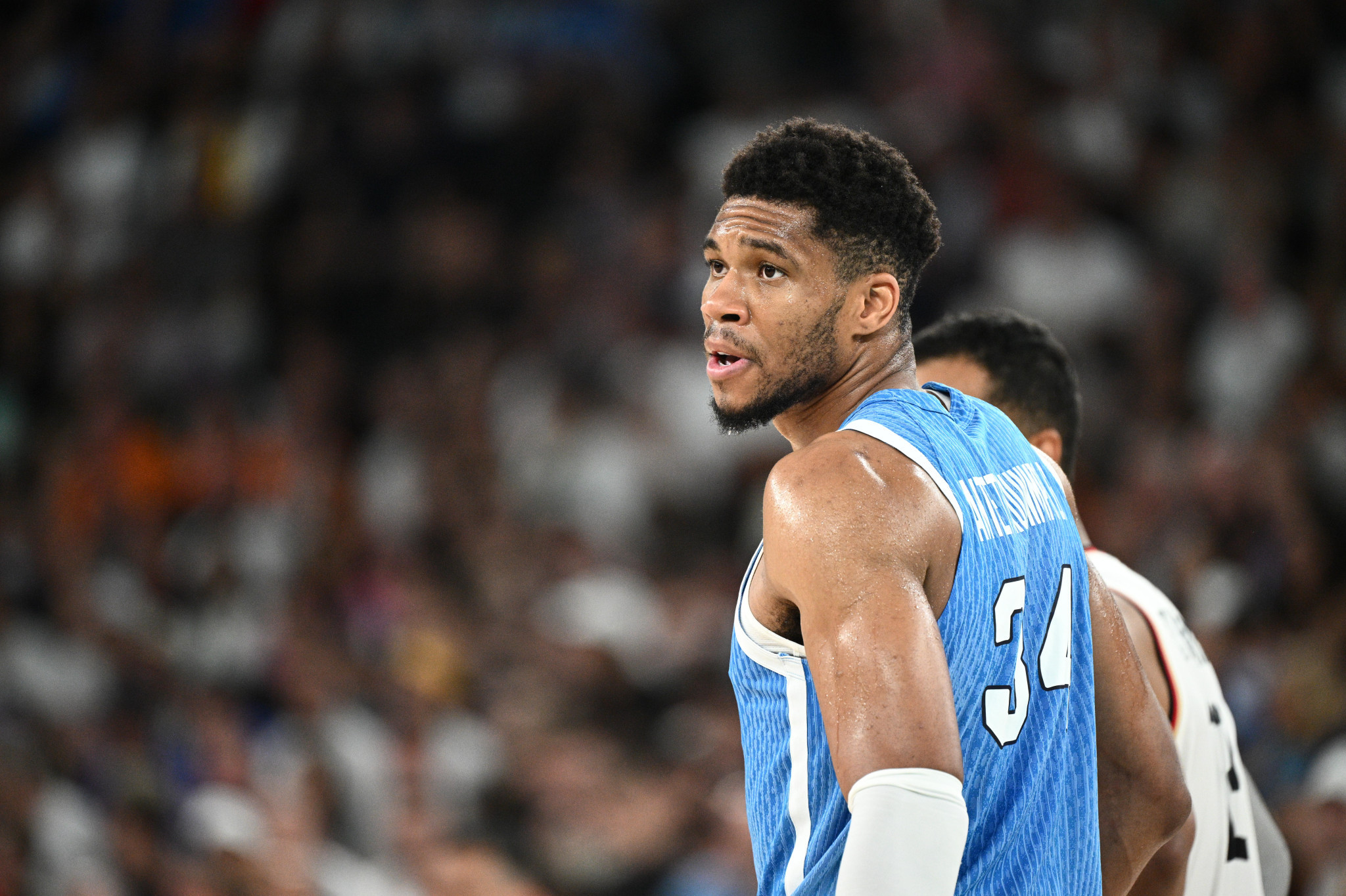 Αντετοκούνμπο: «Γίνε ο λόγος που κάποιος πιστεύει στην καλοσύνη των ανθρώπων»