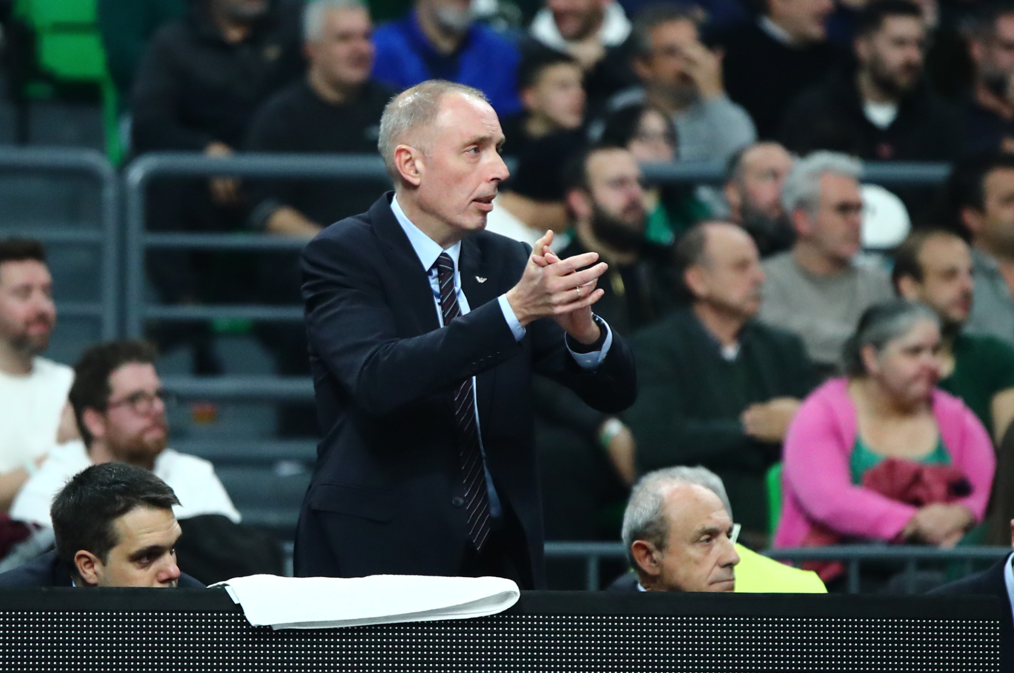 Επίσημη η επιστροφή Τόμιτς στον Ερυθρό Αστέρα