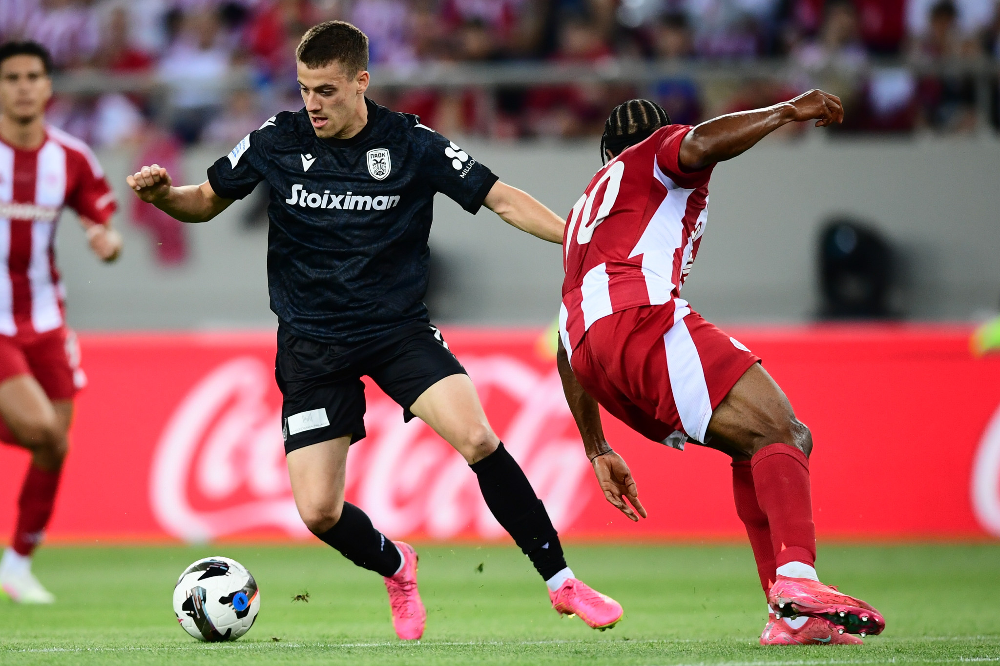 Τα 14 εκατ. ευρώ για Κωνσταντέλια το «όχι» του ΠΑΟΚ και η επιμονή της Στουτγκάρδης