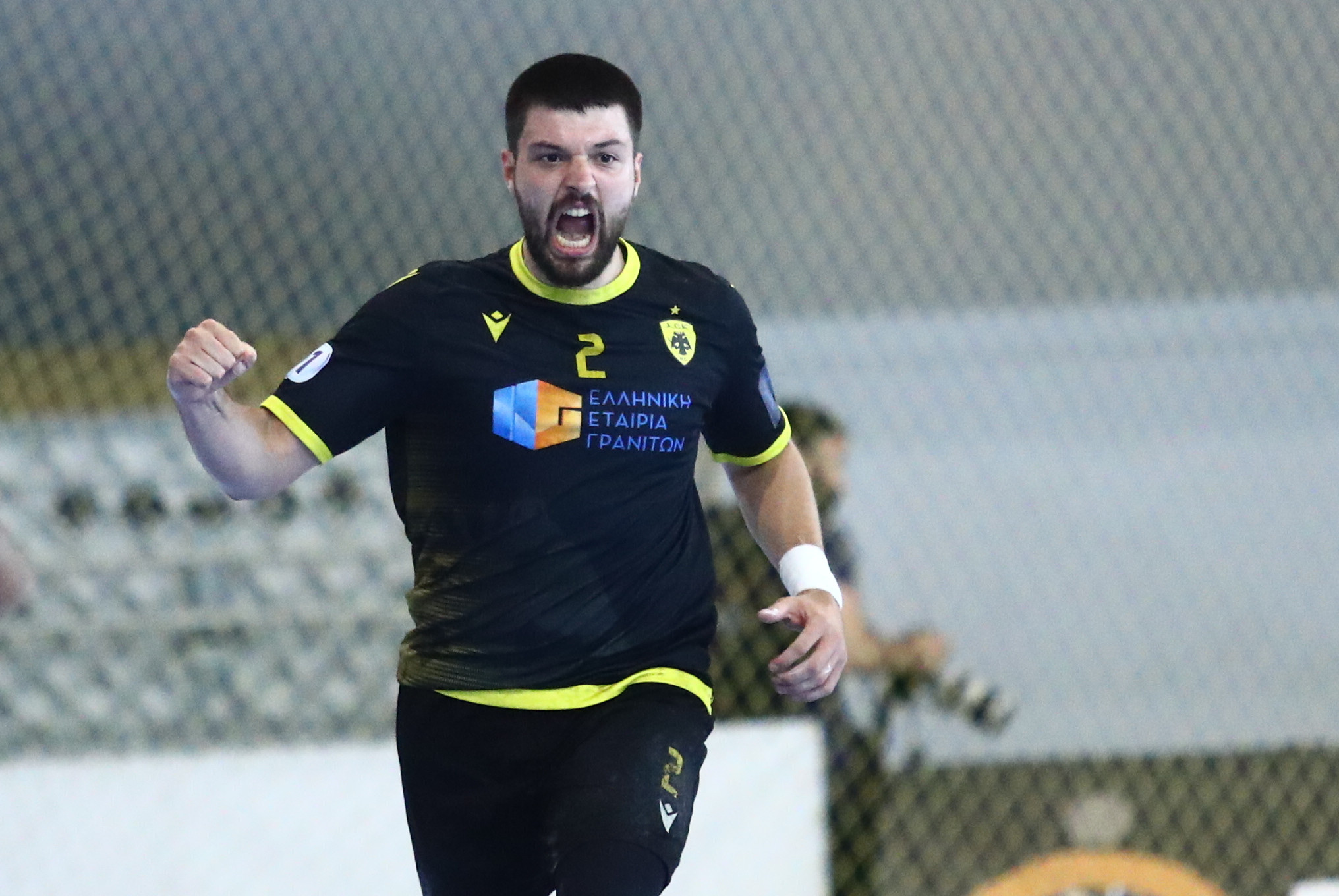 Παραμένει στην ΑΕΚ για δύο χρόνια ο Αραμπατζής