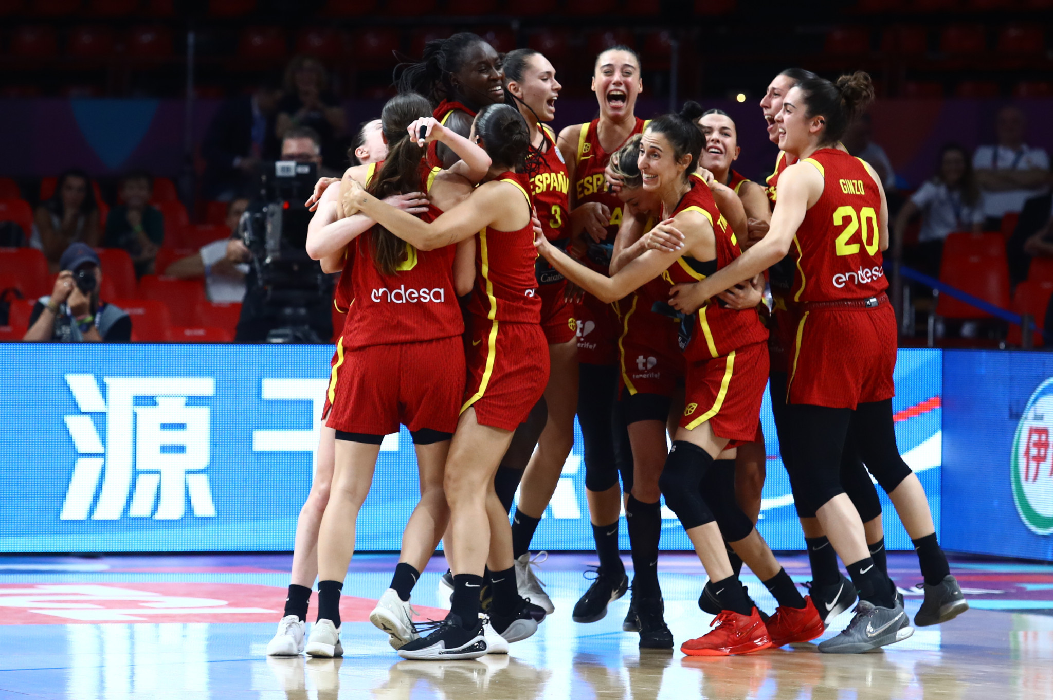 Η Ισπανία έκανε την έκπληξη κόντρα στη Γαλλία και πήρε την πρόκριση στον τελικό του ΣΕΦ