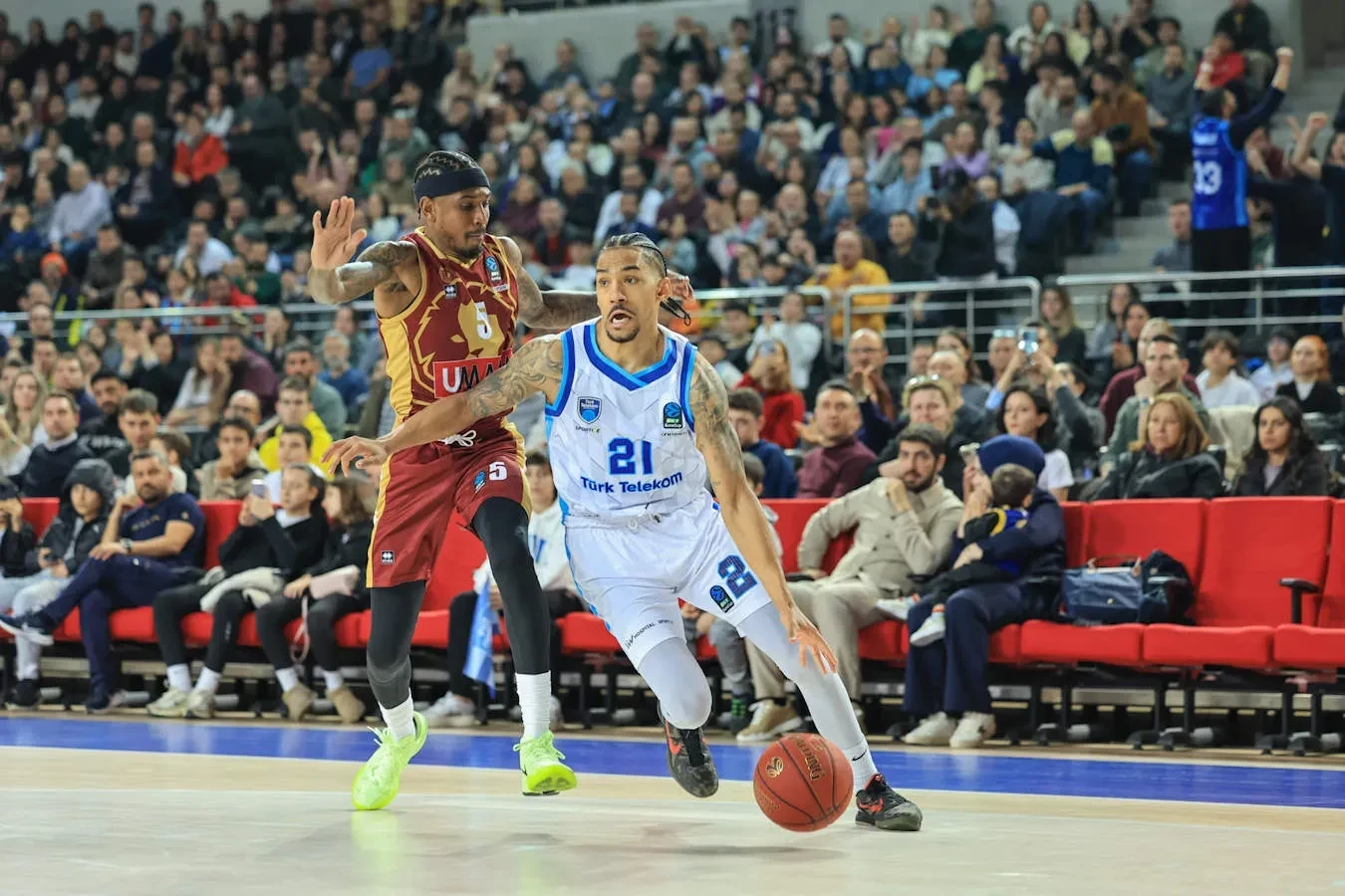 Η Τουρκ Τέλεκομ θέλει να κρατήσει τον Χάνλαν, «καραδοκεί» η Βενέτσια