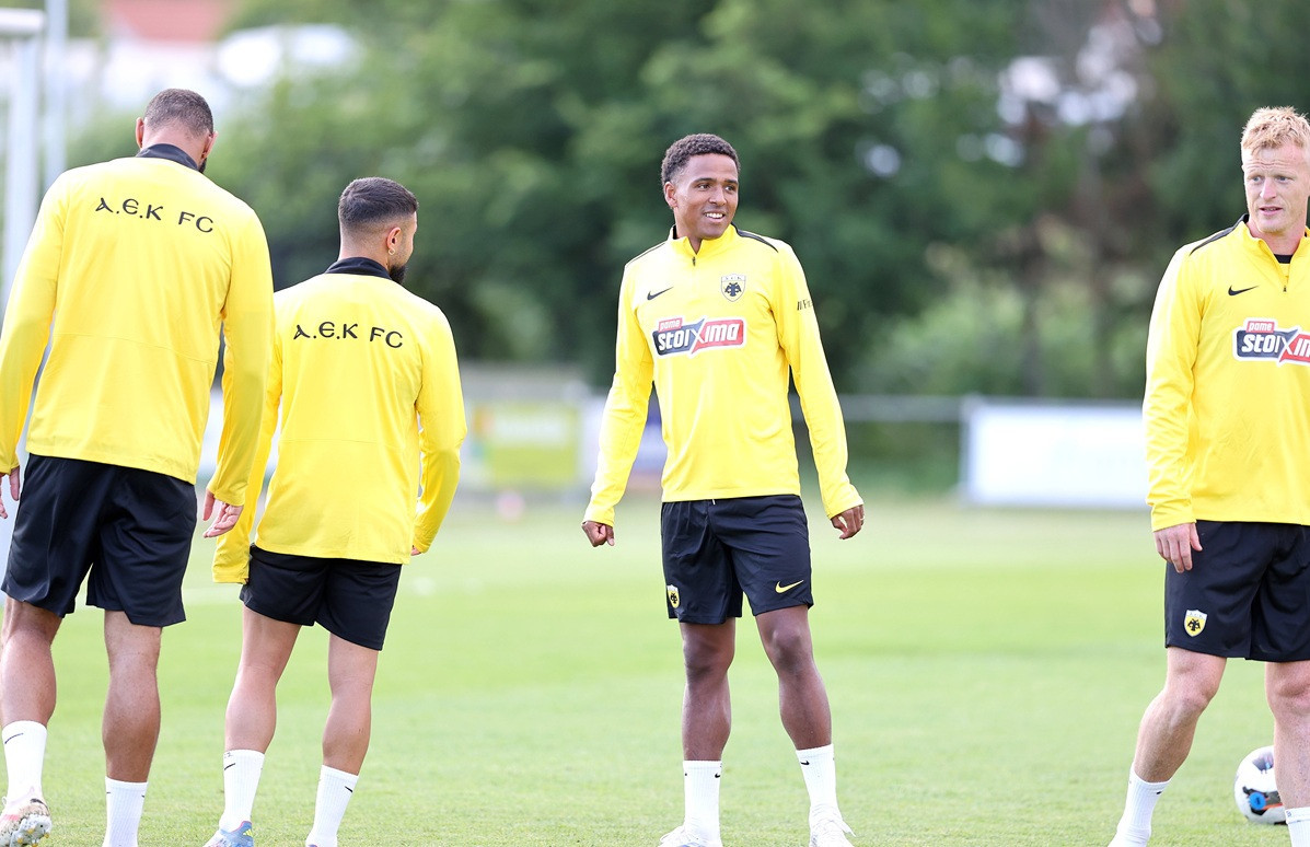 Με Ελίασον και μεγάλη καθυστέρηση η πρώτη προπόνηση της ΑΕΚ στην Ολλανδία (video)
