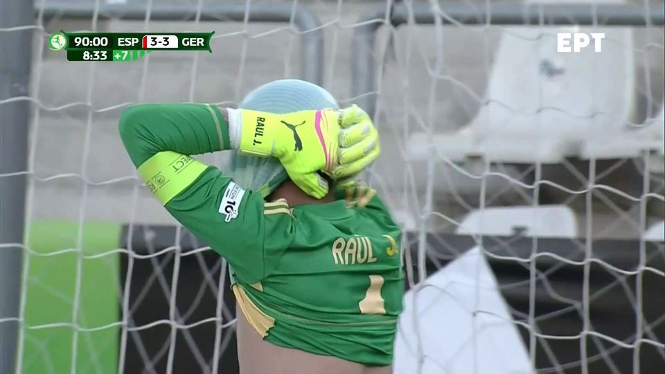 Το απίθανο αυτογκόλ που έστειλε το Ισπανία - Γερμανία U19 στην παράταση (video)