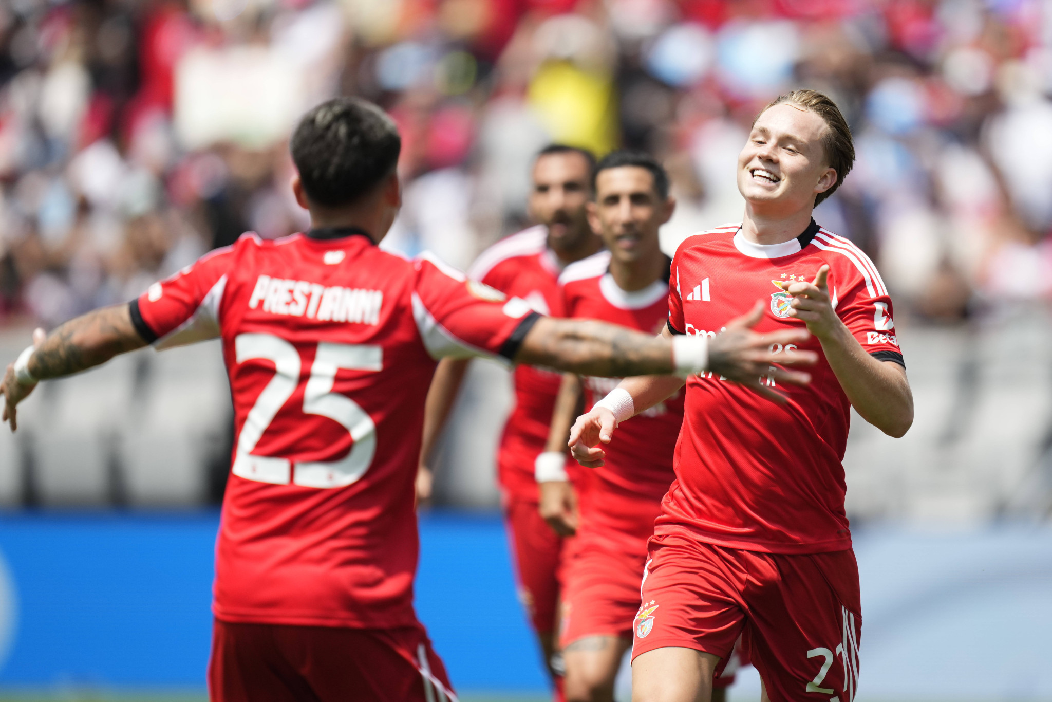 Νίκη πρωτιάς επί της Μπάγερν (1-0) και πανηγυρικά στους «16» η Μπενφίκα του Παυλίδη