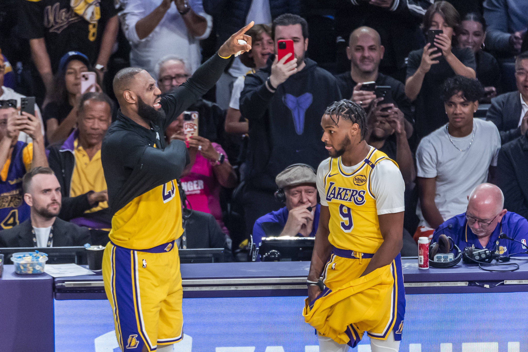 Ο ΛεΜπρόν για τη σχέση του με τον γιο του: «Δεν μιλάμε πια τόσο πολύ»