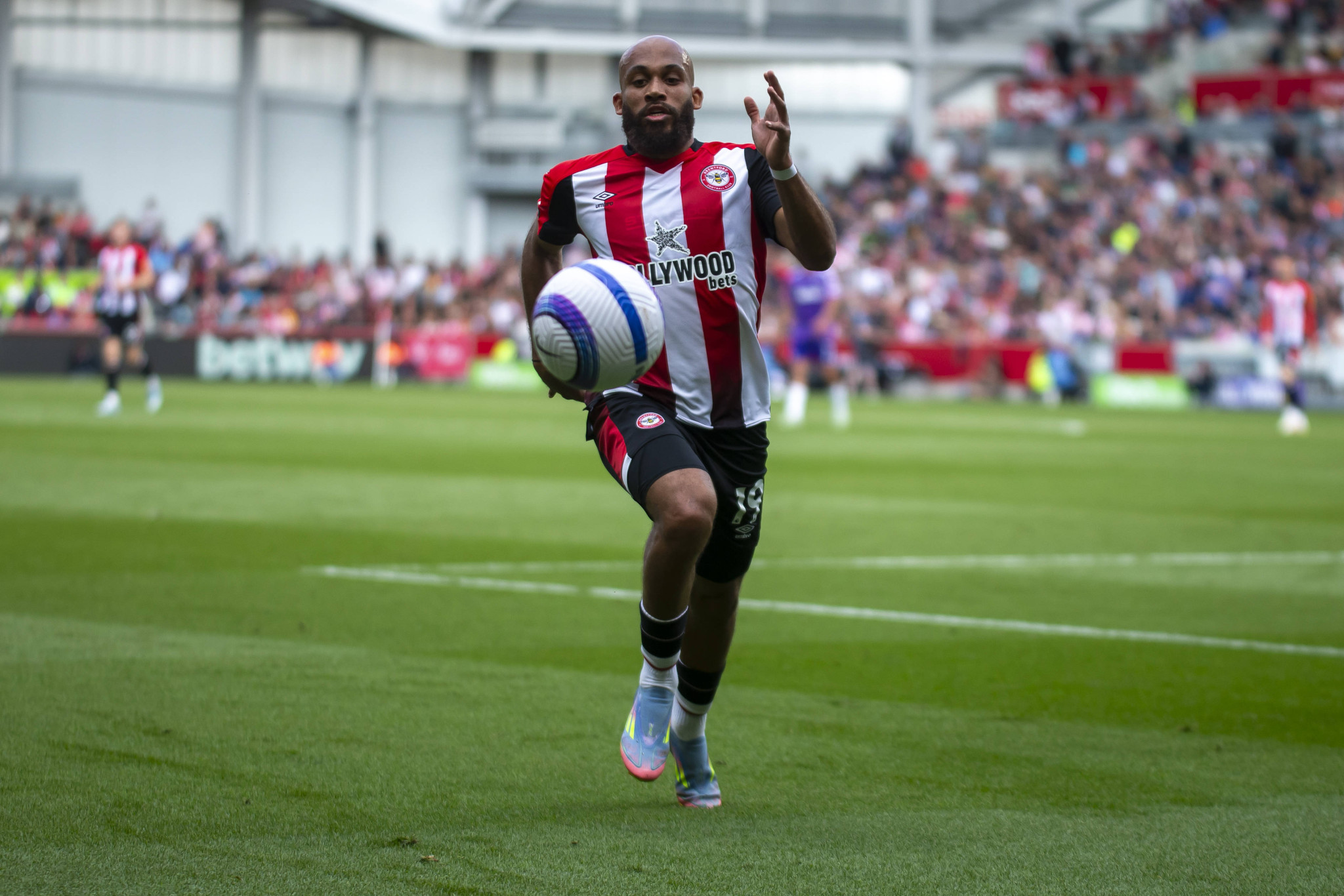 Συνεχίζεται το σίριαλ «Εμπουεμό»: Απέρριψε νέα πρόταση της Γιουνάιτεντ η Μπρέντφορντ