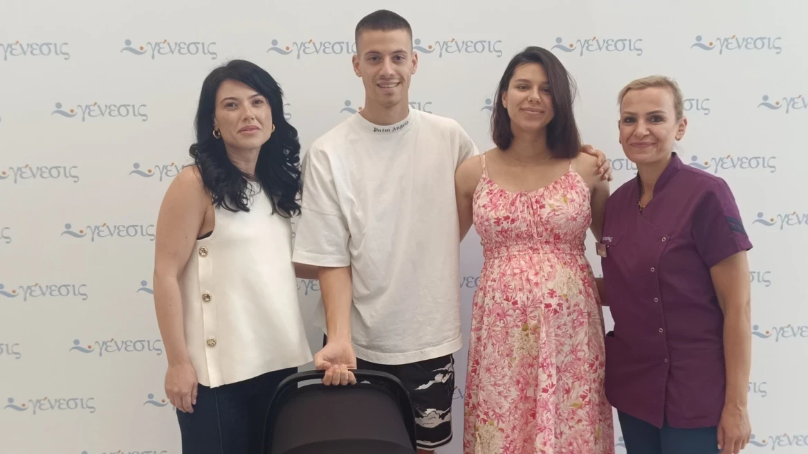 Η πρώτη φωτογραφία του Γιάννη Κωνσταντέλια με τον γιο του