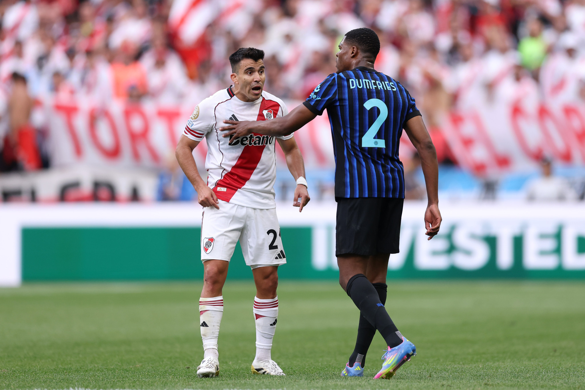 Γιατί έδωσαν ραντεβού για... ξύλο Ακούνια και Ντάμφρις - Είχαν προηγούμενα