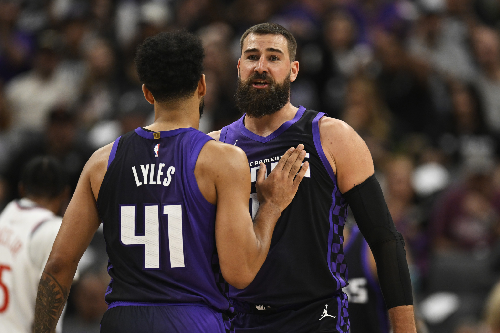 Οι Κινγκς στέλνουν Βαλαντσιούνας στους Νάγκετς και παίρνουν Σάριτς