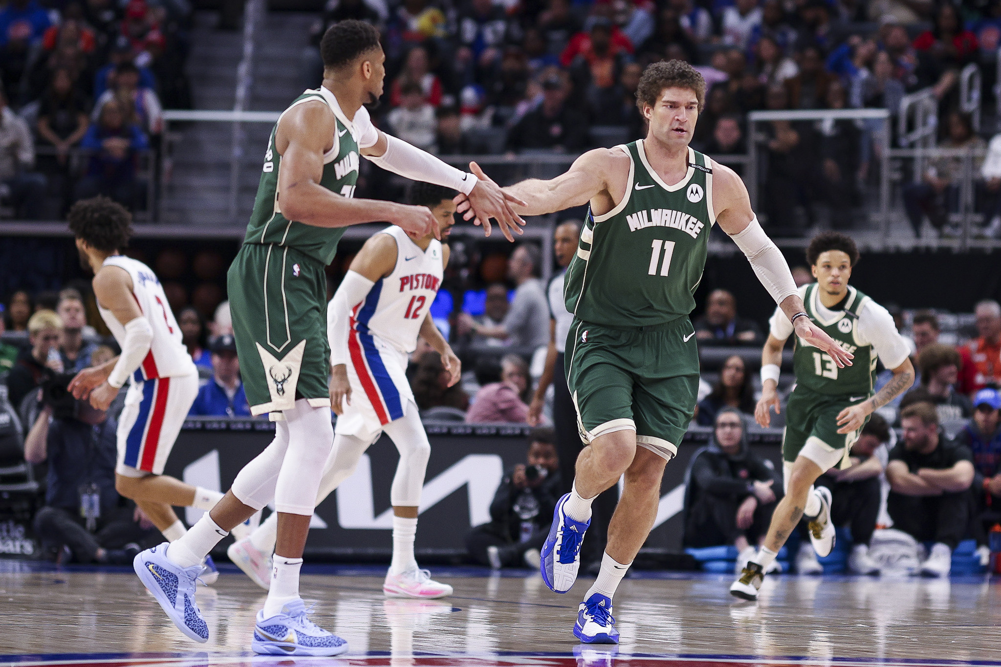 Ο αποχαιρετισμός του Αντετοκούνμπο στον Μπρουκ Λόπεζ