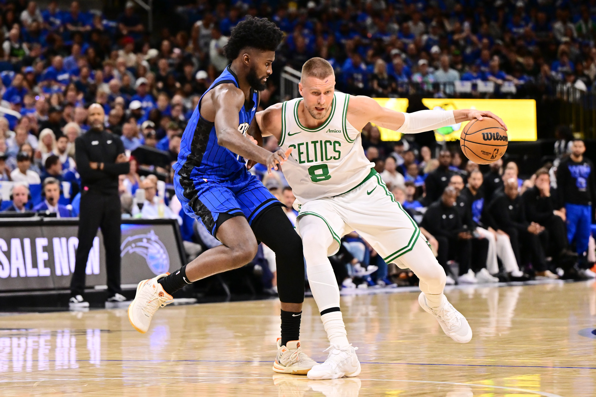 Στους Χοκς ο Πορζίνγκις