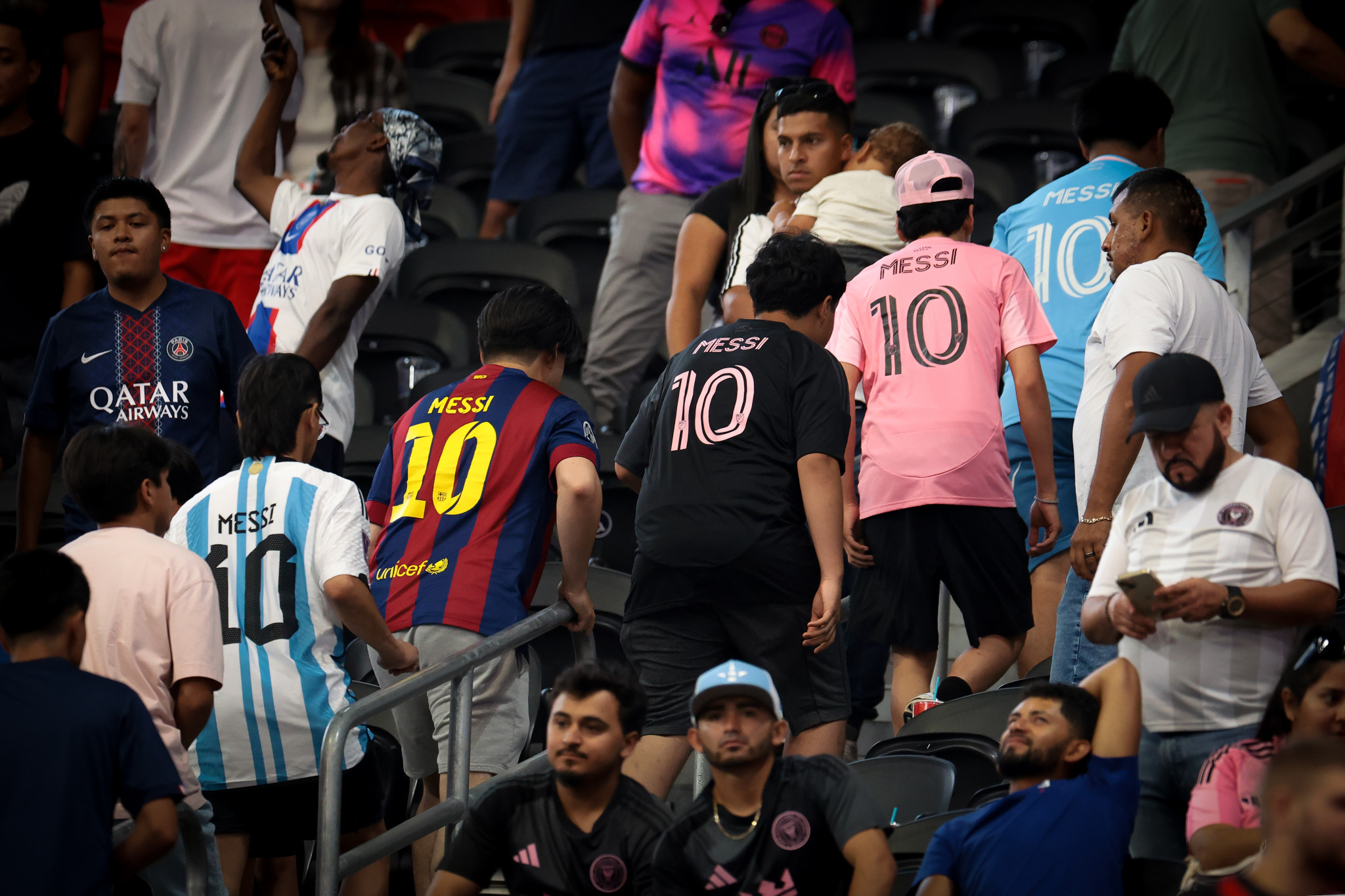 Ενας μύθος σε πέντε φανέλες – Το μεγαλείο του Μέσι σε μία τρομερή φωτογραφία