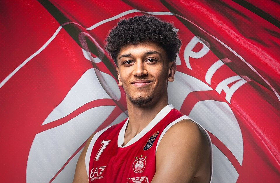 Παίκτης της Αρμάνι ο Κουίν Έλις