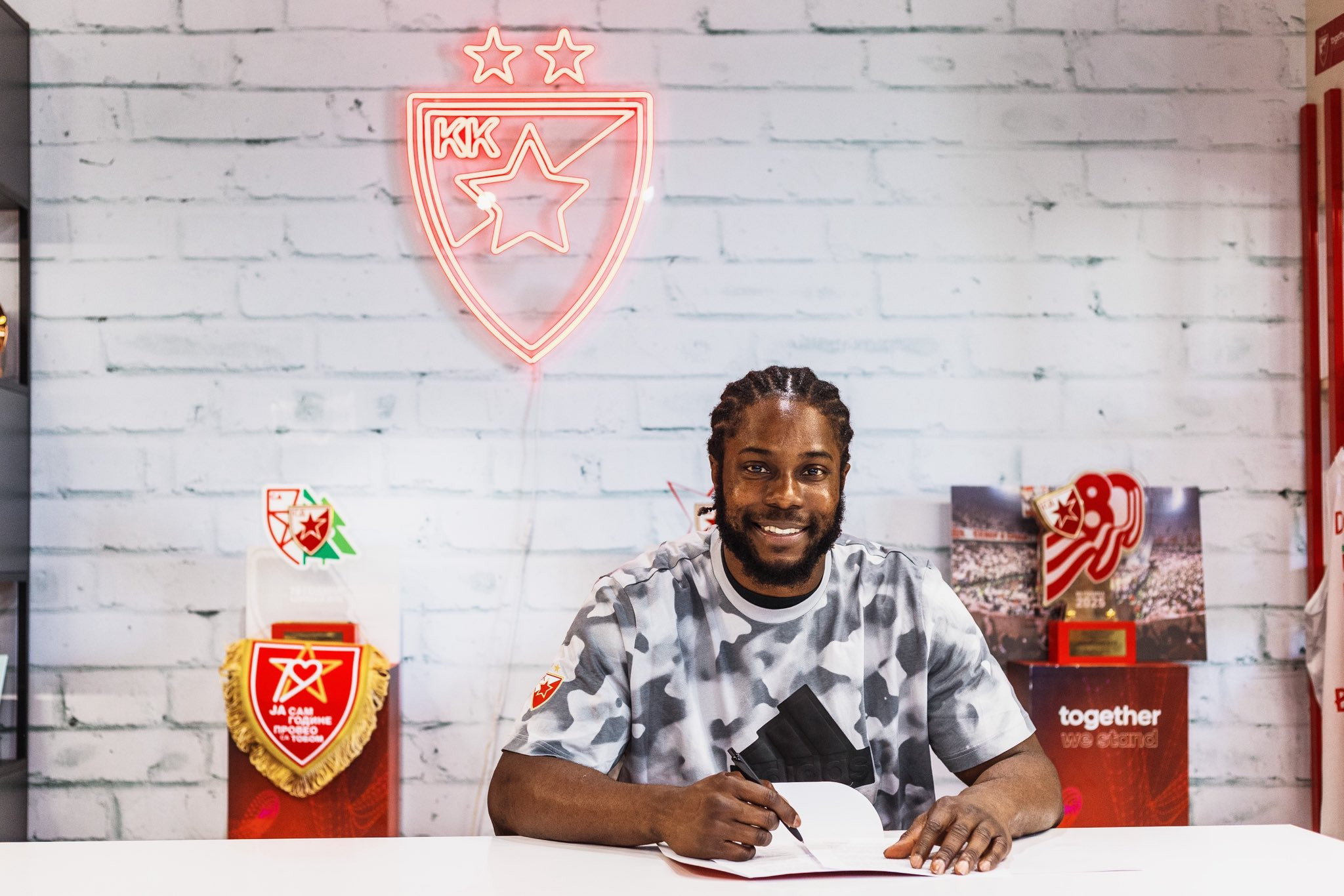 Δυνάμωσε με Οτζελέγιε ο Ερυθρός Αστέρας