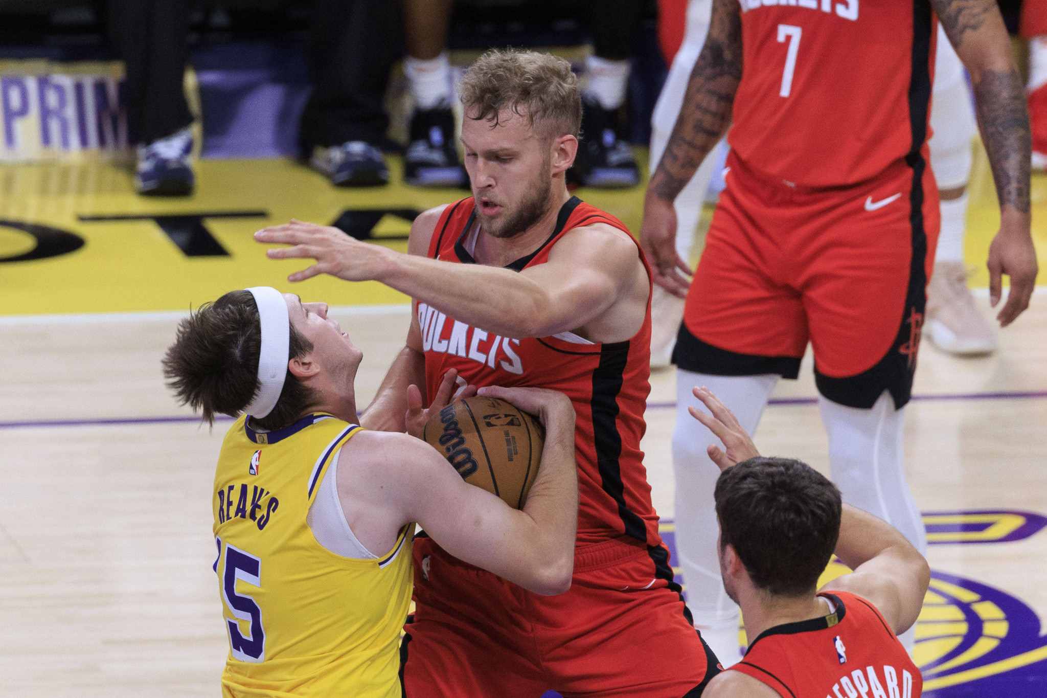 Οι Λέικερς τα... βρίσκουν με τους Ρόκετς και ετοιμάζονται να αποκτήσουν τον Λαντέιλ