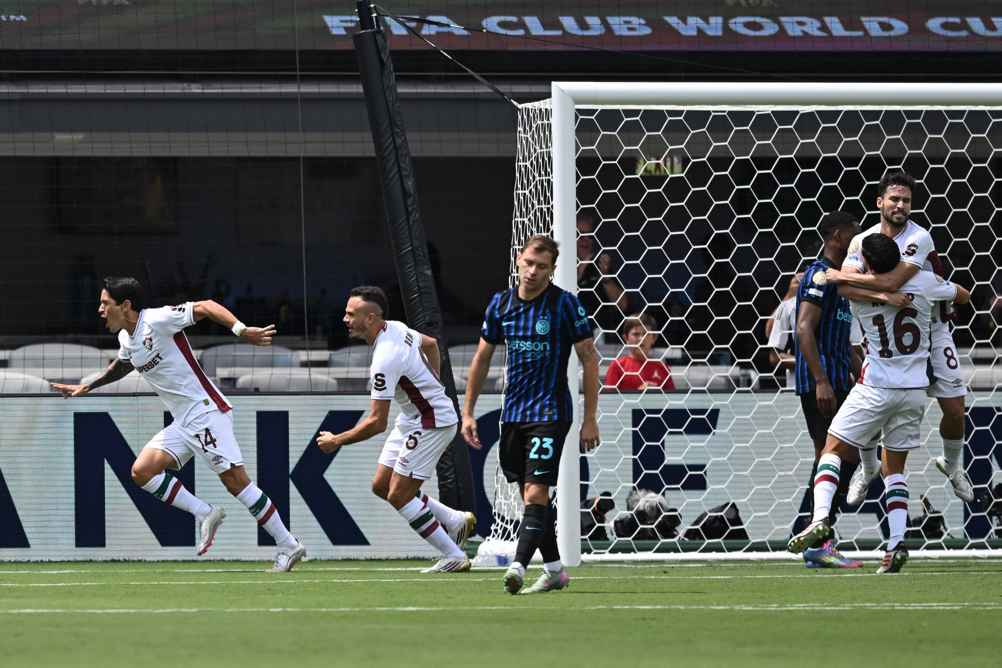 Η Φλουμινένσε έριξε στο καναβάτσο την Ίντερ και πέρασε στους «8»