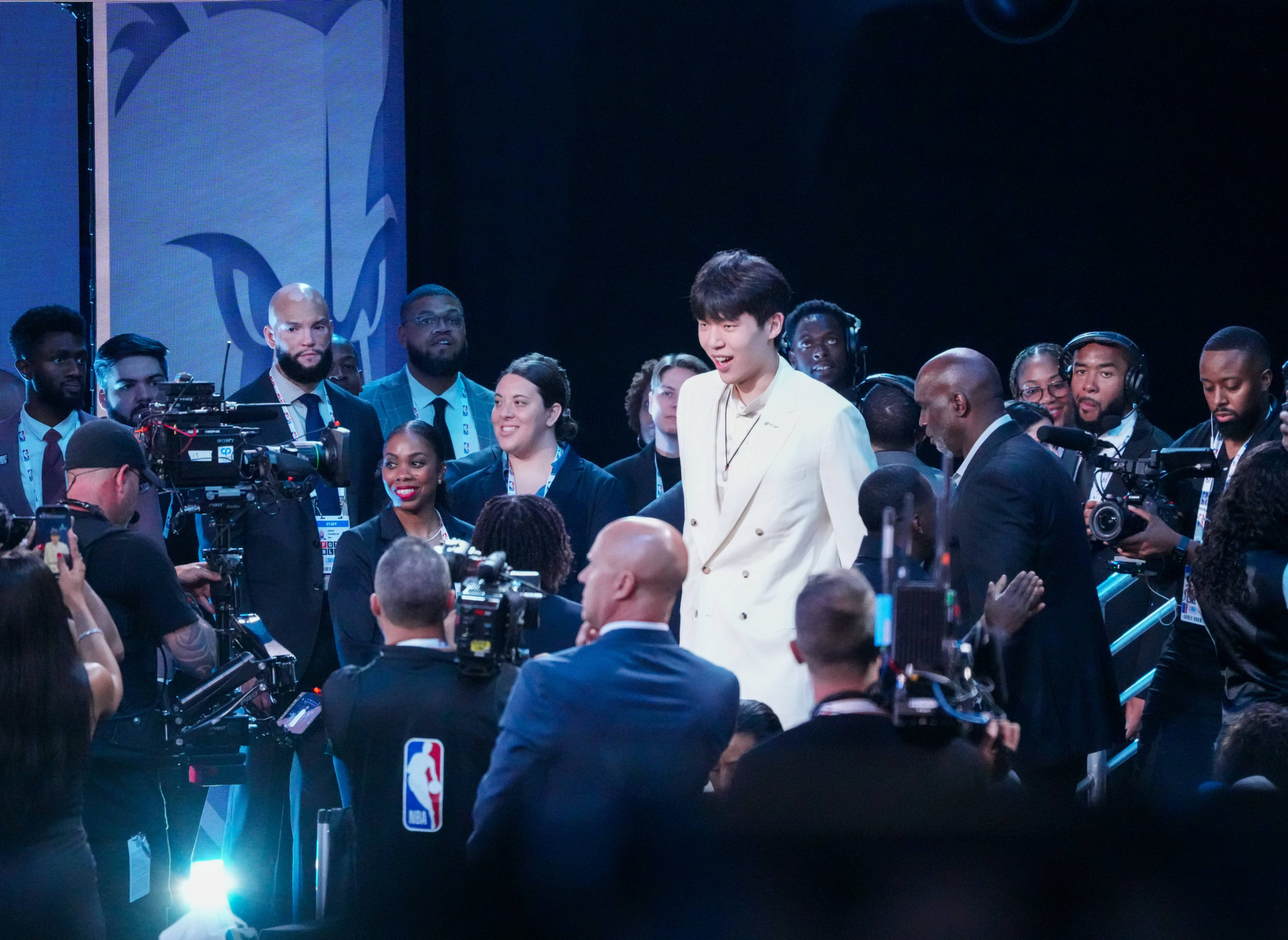 Ύψος 2.18 μ., βάρος 117 κιλά: Ο Κινέζος «Γιόκιτς» που έκανε άπαντες να αναρωτηθούν με την επιλογή του στο draft