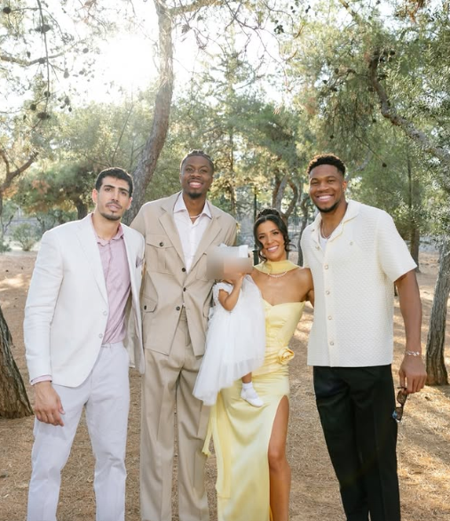 Ο Κώστας Αντετοκούνμπο βάφτισε την κόρη του με νονό τον Γιάννη - Γιατί την ονόμασαν Βελένα