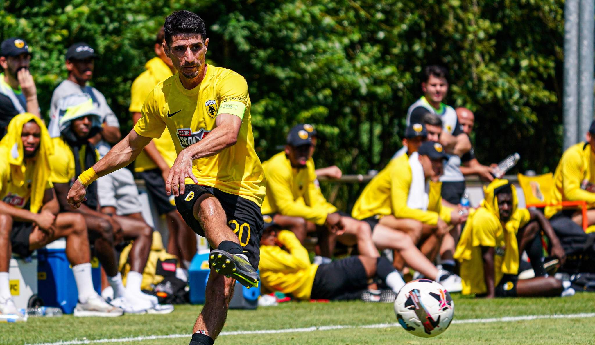 Η 11άδα της ΑΕΚ κόντρα στη Ζούλτε Βάρεγκεμ, με Μάνταλο βασικό και Κοσίδη φορ