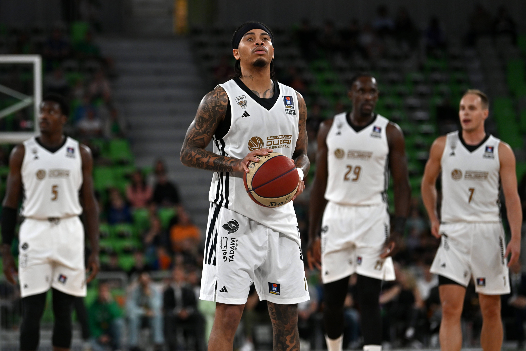 Ο Μέισον παραμένει στην Dubai BC