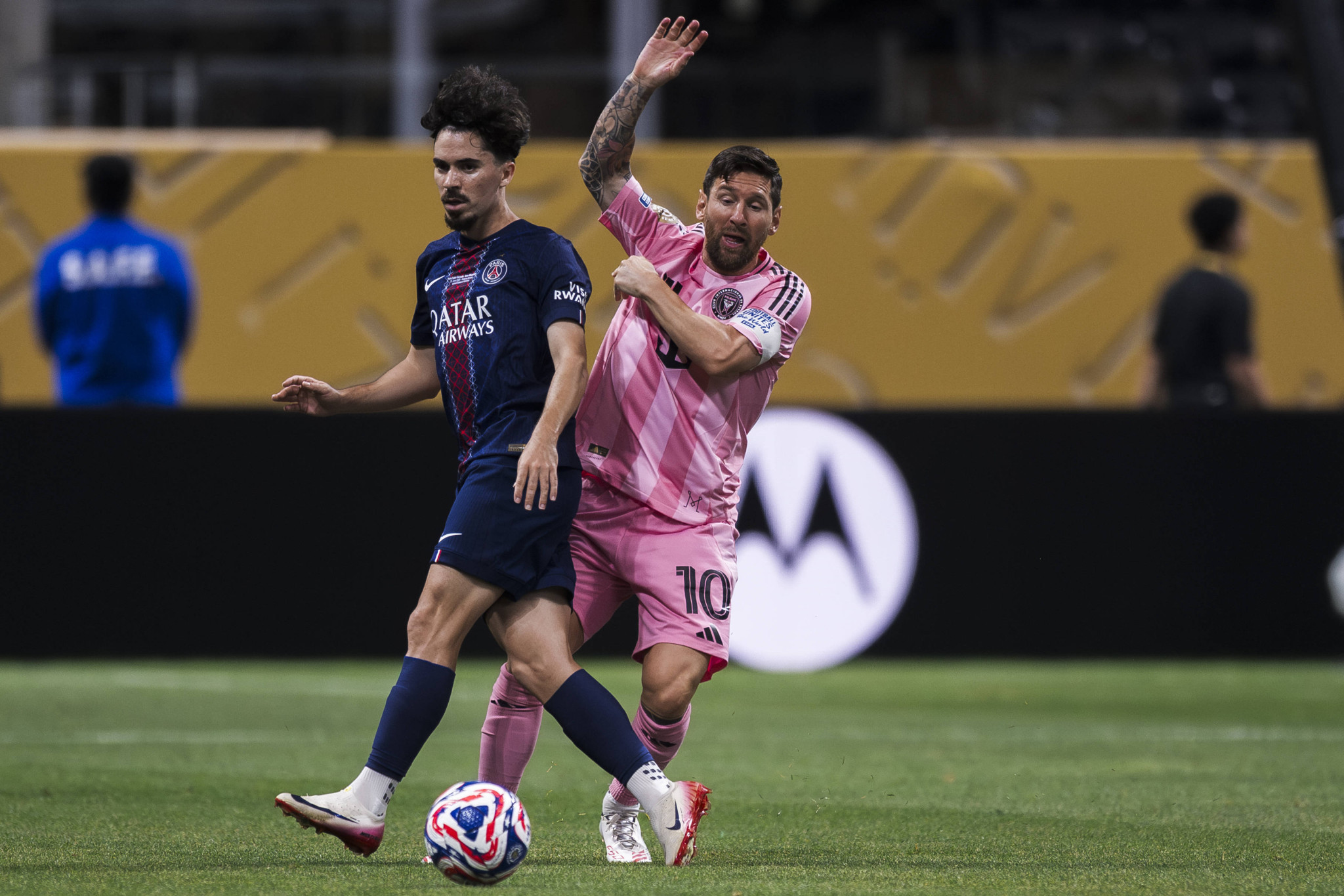 Χαμός με τον Μέσι - Εριξε σφαλιάρα στον Βιτίνια και φούντωσε ξανά τις φήμες για την κόντρα τους (video)