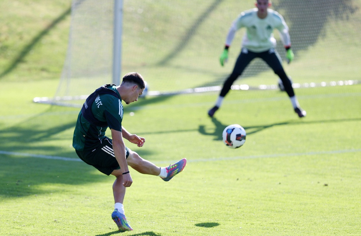 Ο ψυχρός «εκτελεστής» Σφιντέρσκι και τα δύο «μεγάλα» γκολ του 18χρονου Μπόκου (video)