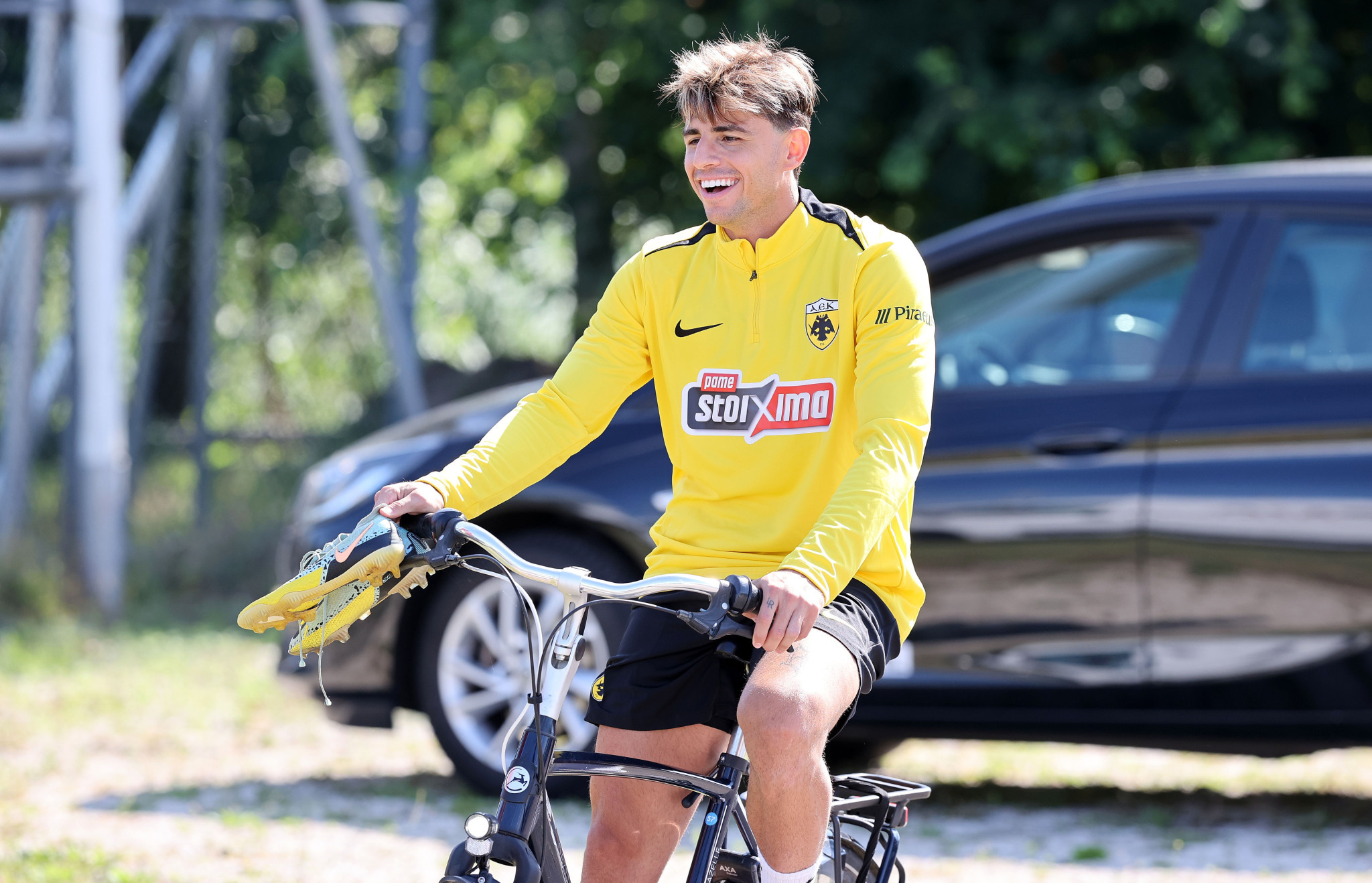 Ευδιάθετος και ατακαδόρος ο Ρότα στην άφιξή του στο Μπουργκ (video)