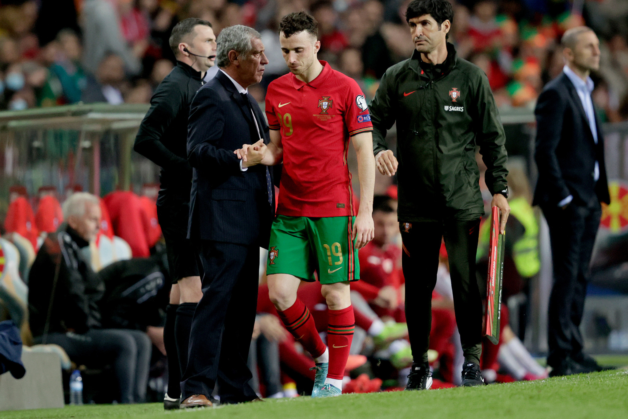 Το «χρυσό» παρελθόν του Φερνάντο Σάντος: Τα εκατομμύρια που συνεχίζουν να... τρέχουν