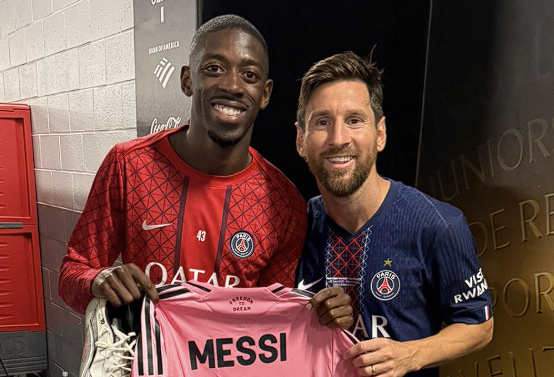 Ο Ντεμπελέ... έγδυσε τον Μέσι - Του πήρε και τα παπούτσια