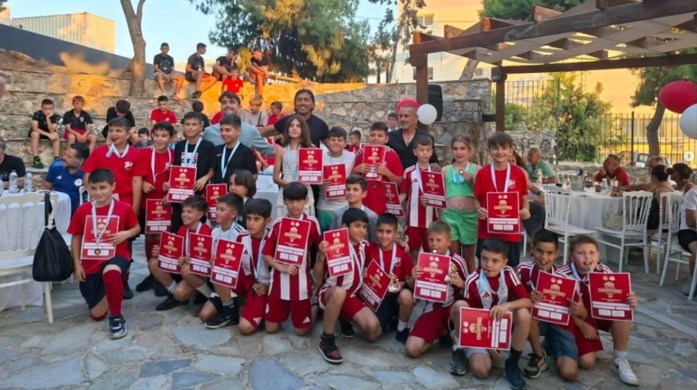 Στη τελετή λήξης της σχολής Ολυμπιακού Αγίου Δημητρίου οι Αμανατίδης και Λεονάρντο