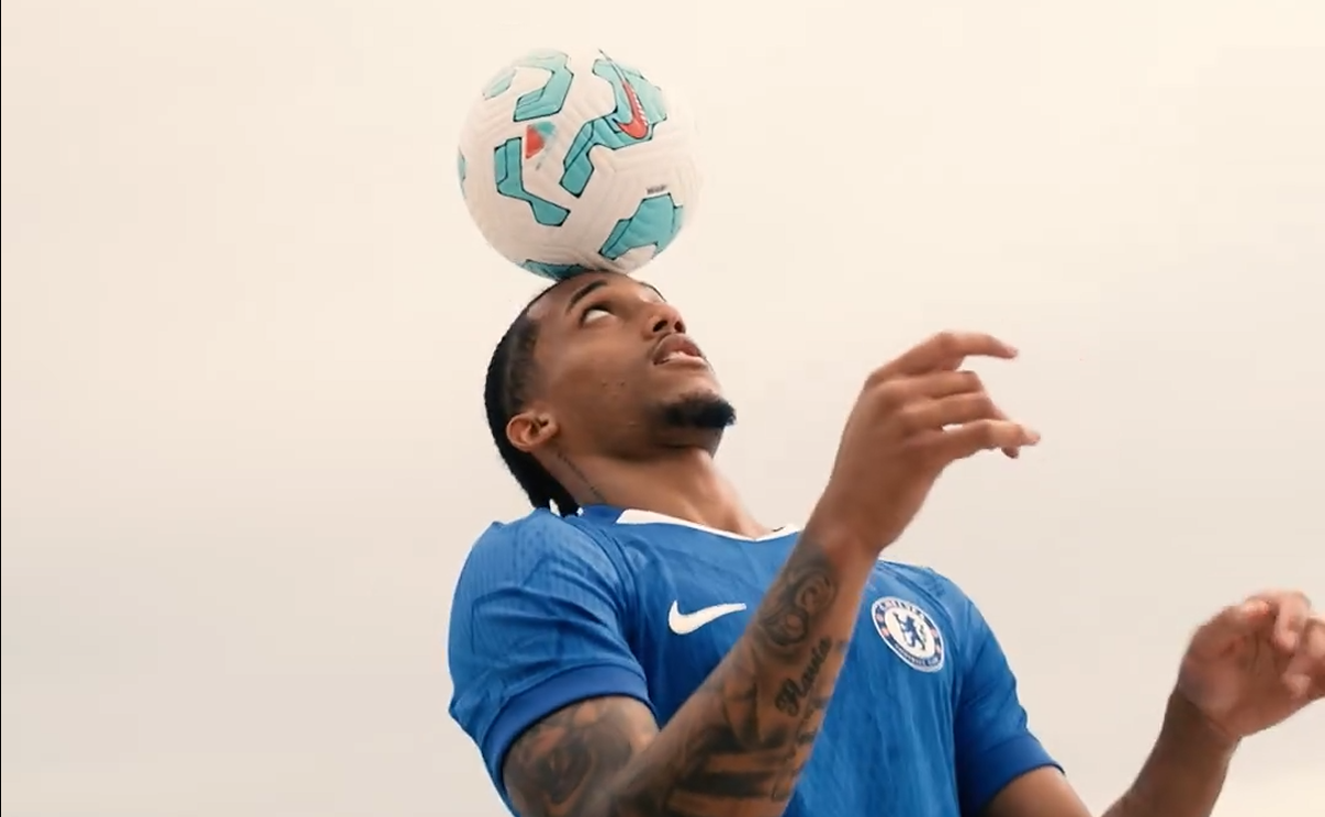 Η Τσέλσι ανακοίνωσε με στυλ... Ροναλντίνιο τον Ζοάο Πέδρο (video)