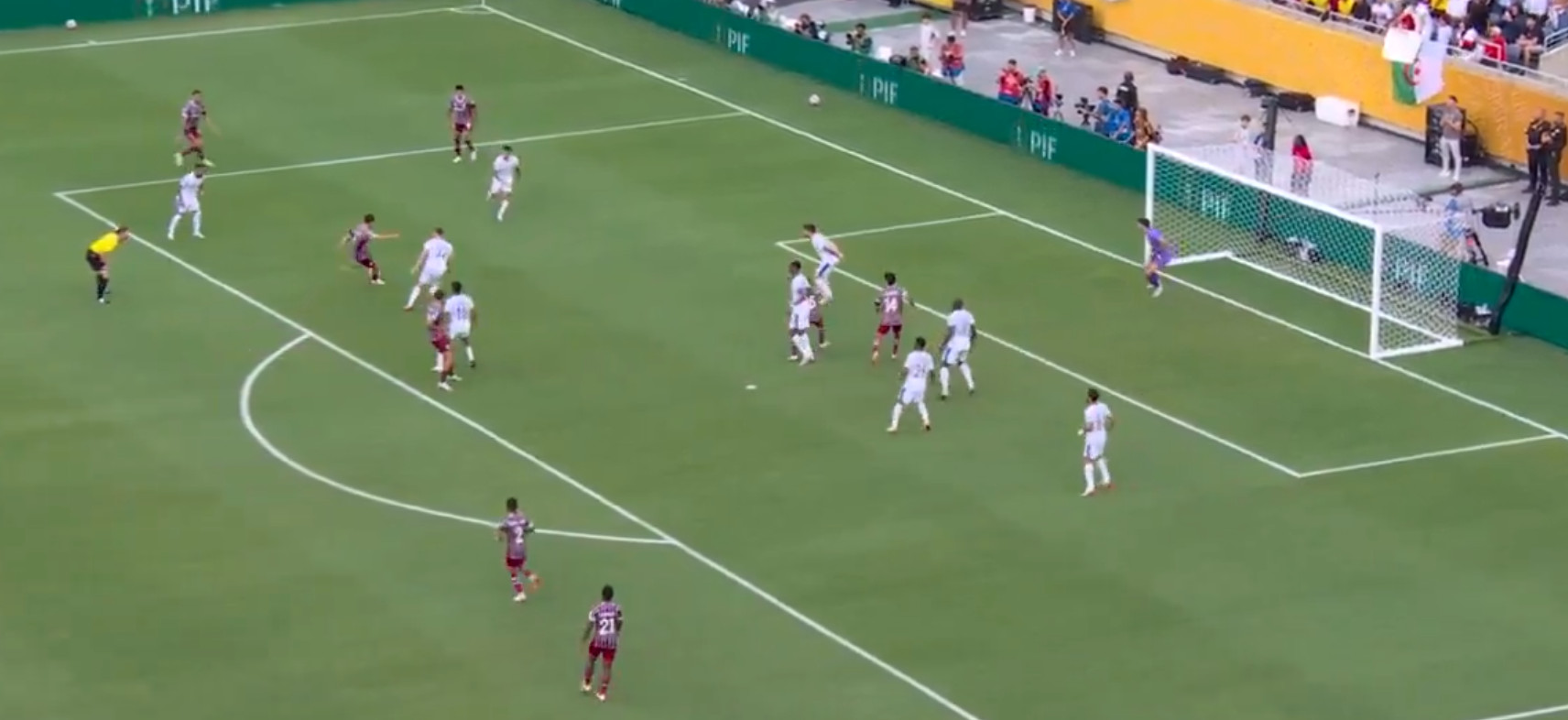 Η Φλουμινένσε κάνει το 1-0 με «αριστουργιματική» εκτέλεση από τον Μαρτινέλι (video)