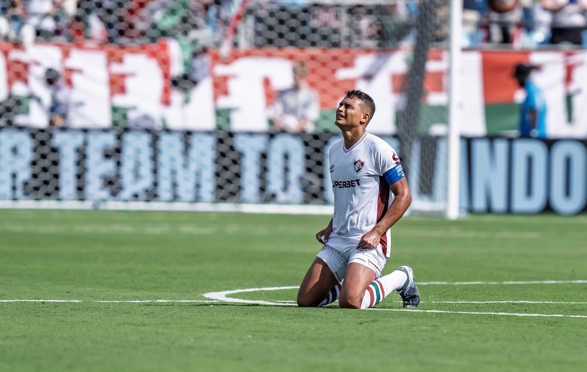 Ο Τιάγκο Σίλβα αποχωρεί από τη Φλουμινένσε και ψάχνει ομάδα της Ευρώπης για να πάει Μουντιάλ