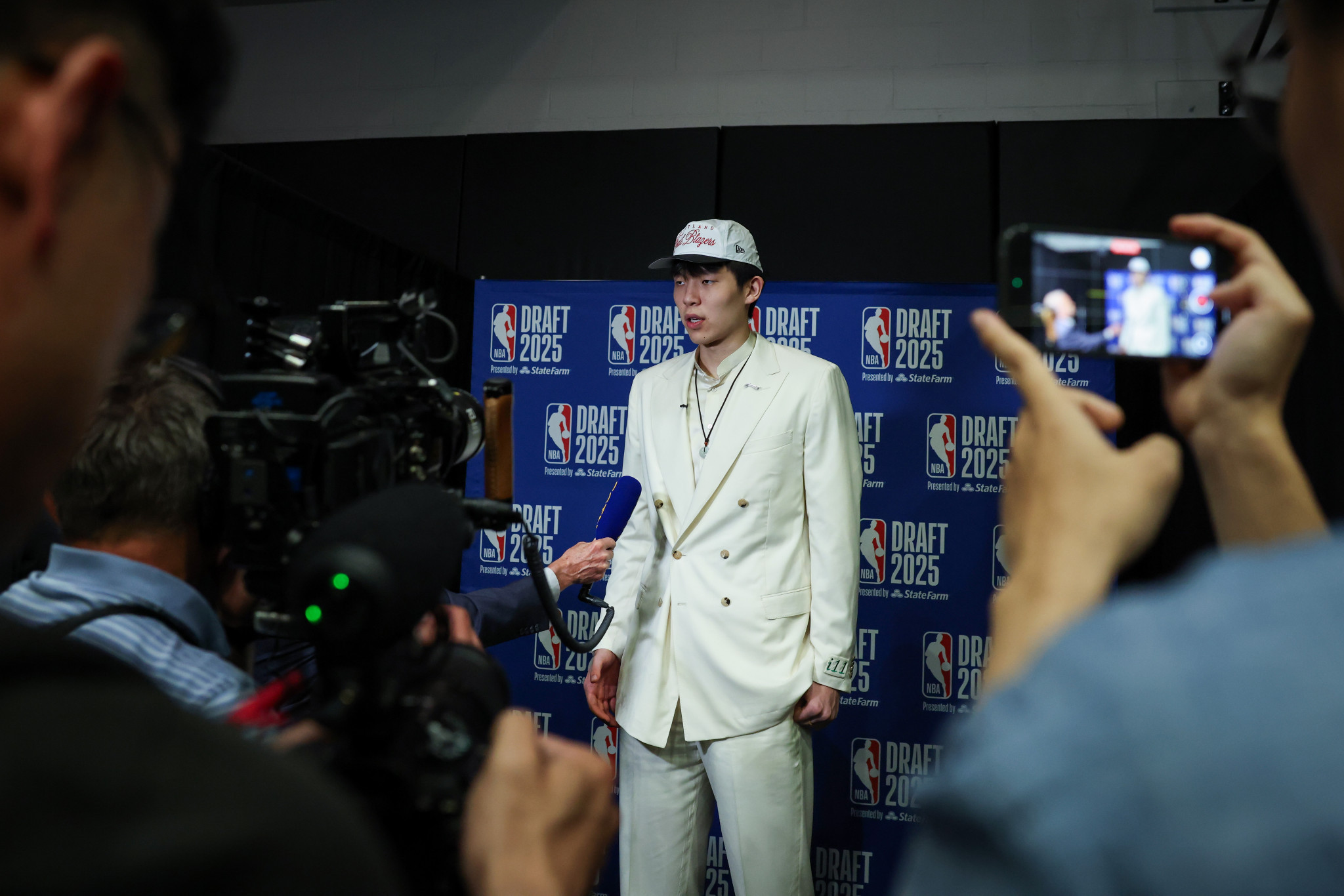 Το ΝΒΑ γνωρίζει τον Κινέζο rookie: «Μ' αρέσει να κοιμάμαι, να παίζω Playstation και να τρώω» (video)