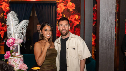 Την αποθέωσαν όλοι - Η... απάντηση της κυρίας Μέσι στην αδιανόητη επίδειξη πλούτου της συντρόφου του Κριστιάνο (photo)