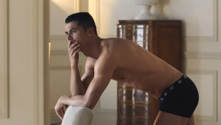 Ο ιδιοφυής λόγος πίσω από την παράξενη τελετουργία του Κριστιάνο Ρονάλντο με το νερό