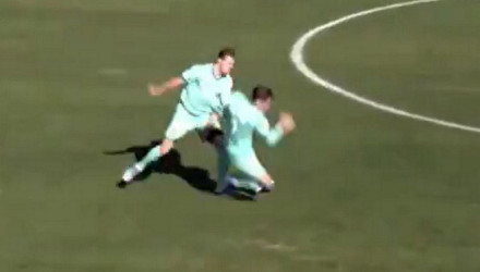 Απίστευτο περιστατικό: Ο Κούτσιας δέχθηκε άγρια επίθεση εντός γηπέδου από συμπαίκτη του (video)