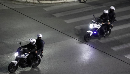 Σοκαριστική υπόθεση: Μπούκαραν με καλάσνικοφ σε σπίτι γνωστού Έλληνα προπονητή - Έπιασαν όμηρο τον γιο του που έπαιξε στον Παναθηναϊκό!