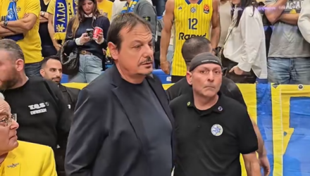 Aποδοκιμασίες και υβριστικά συνθήματα για Αταμάν στην είσοδό του στην έδρα της Μακάμπι (video)