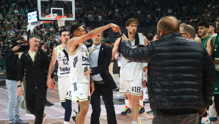 Το βίντεο που ο Μπόλντγουιν πατάει στο τριφύλλι και κοιτάζει προκλητικά τους παίκτες του Παναθηναϊκού