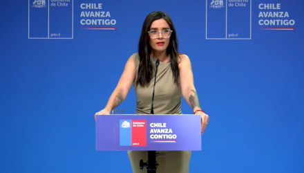 H εντυπωσιακή εκπρόσωπος του Κομμουνιστικού Κόμματος που θέλει να πατάξει την οπαδική βία