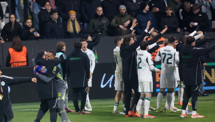 Τρελό «πάρτι» στις εξέδρες του Πλζεν από τους φίλους του Παναθηναϊκού κι αποθέωση - Το βίντεο του Athletiko