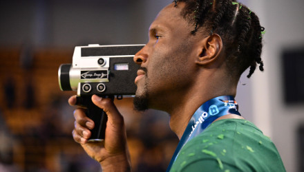 Η vintage κάμερα που κινηματογράφησε ο Χέιζ-Ντέιβις τους πανηγυρισμούς στην Κρήτη (video)