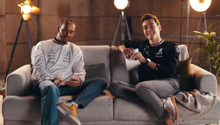 Ο... κουτσομπόλης Ράσελ ρώτησε ευθέως τον Χάμιλτον για την Καρντάσιαν (video)