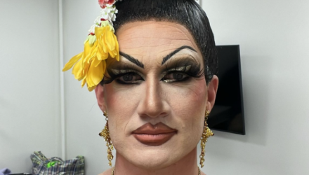 Χρυσός Ολυμπιονικης μεταμορφώνεται σε drag queen (video)