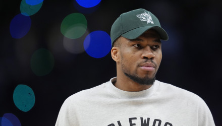 Εκπρόσωπος του NBA «αδειάζει» τον Γιάννη: «Αρνήθηκε να προπονηθεί»